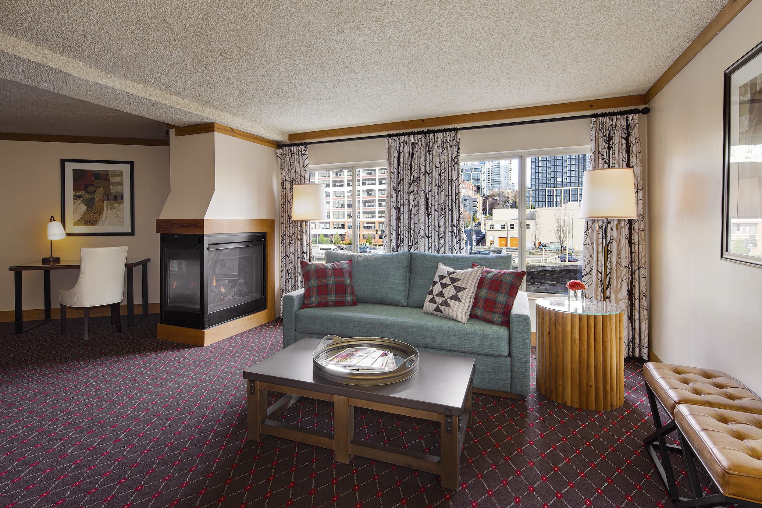 City view room with a large family living area at Edgewater